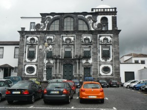 2014-05-13 12h28 palais baroque à Ponta Delgada