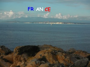 2014-12-04 15h46 cap Pertusato corse falaise vu de la pointe Nord de la Sardaigne