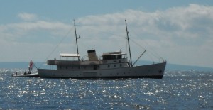 2014-09-07 10h29 le bateau de la reine d'Angleterre entre Ibiza et Formentera aux Baléares