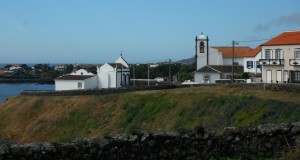 2014-06-14 10h26 village cote sud balade auto ile de Terceira Açores