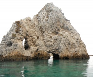 2015-10-05 13h19 passage sous la roche percée de San Domino archipel des Tremiti Italie Adriatique