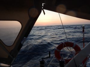 2016-05-26 6h04 lever de soleil approche des Cyclades (1)