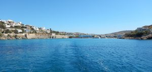 2016-06-04 10h25 Depart baie de Vari Syros sud Cyclades